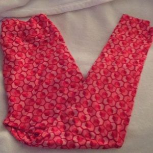 LulaRoe TC geometric hearts leggings